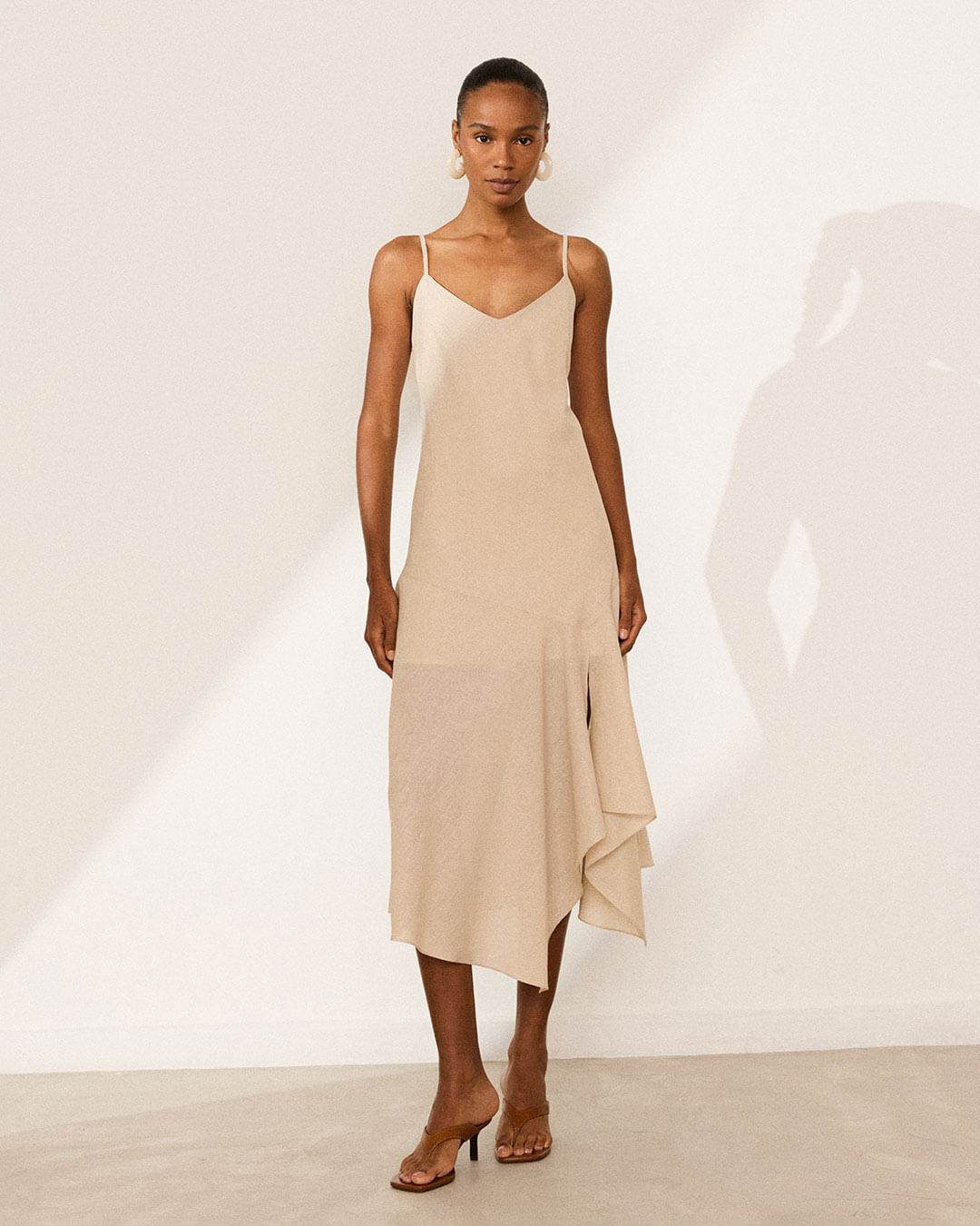 Vestido Midi com Fenda Serena de Linho